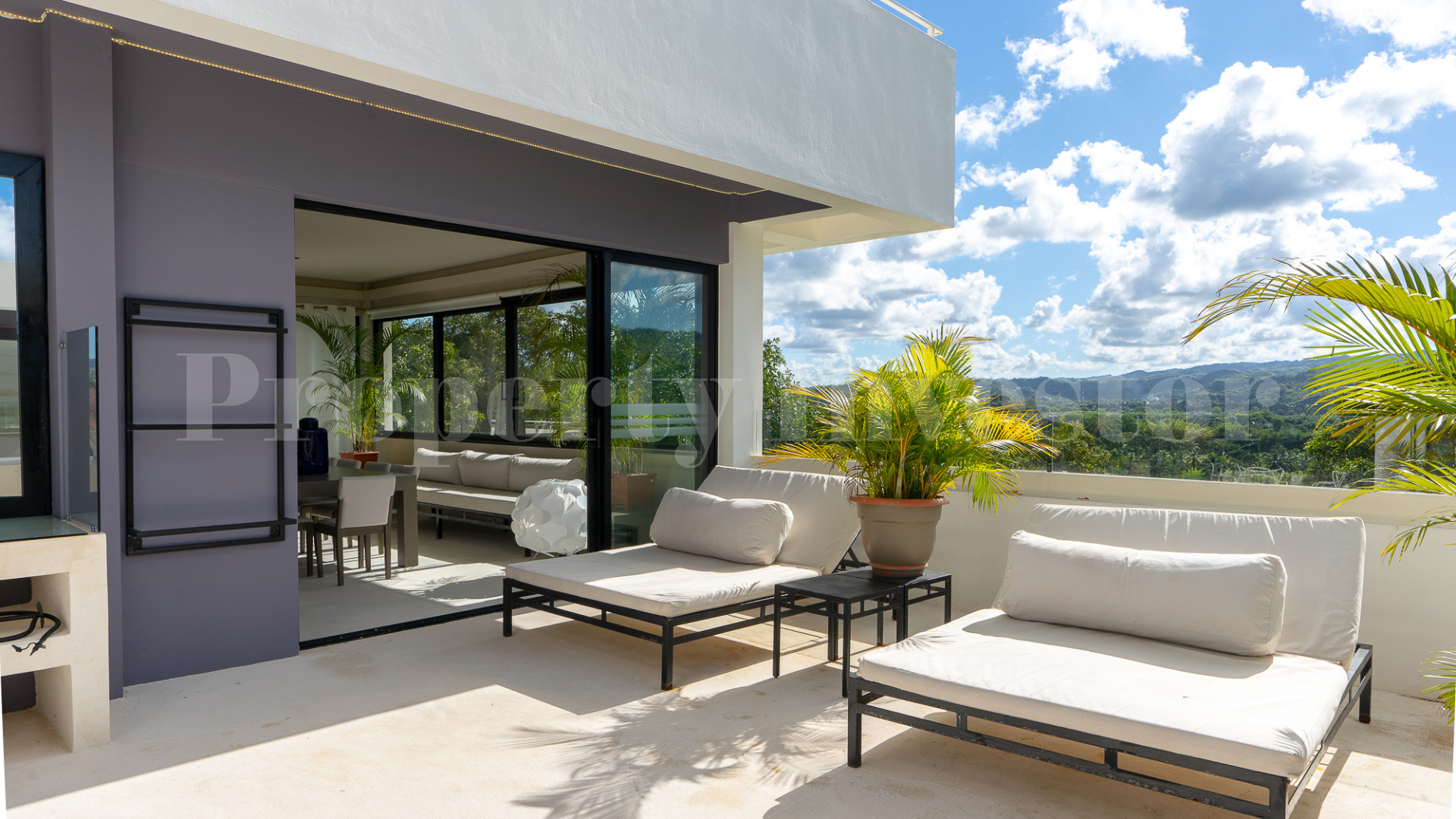 Изумительная дизайнерская вилла с видом на Лас Террерас и Плайя Бонита с шикарными открытыми зонами отдыха