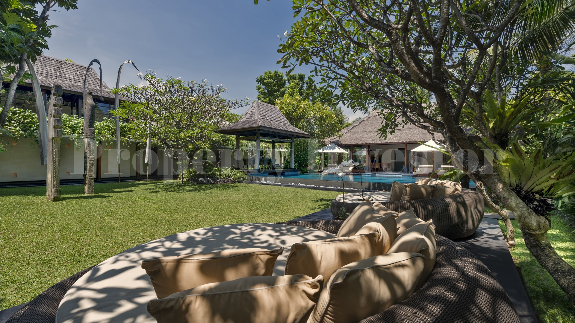 Chic 3 Bedroom Modern Balinese Villa in Prime Location for Sale in Seminyak, Bali