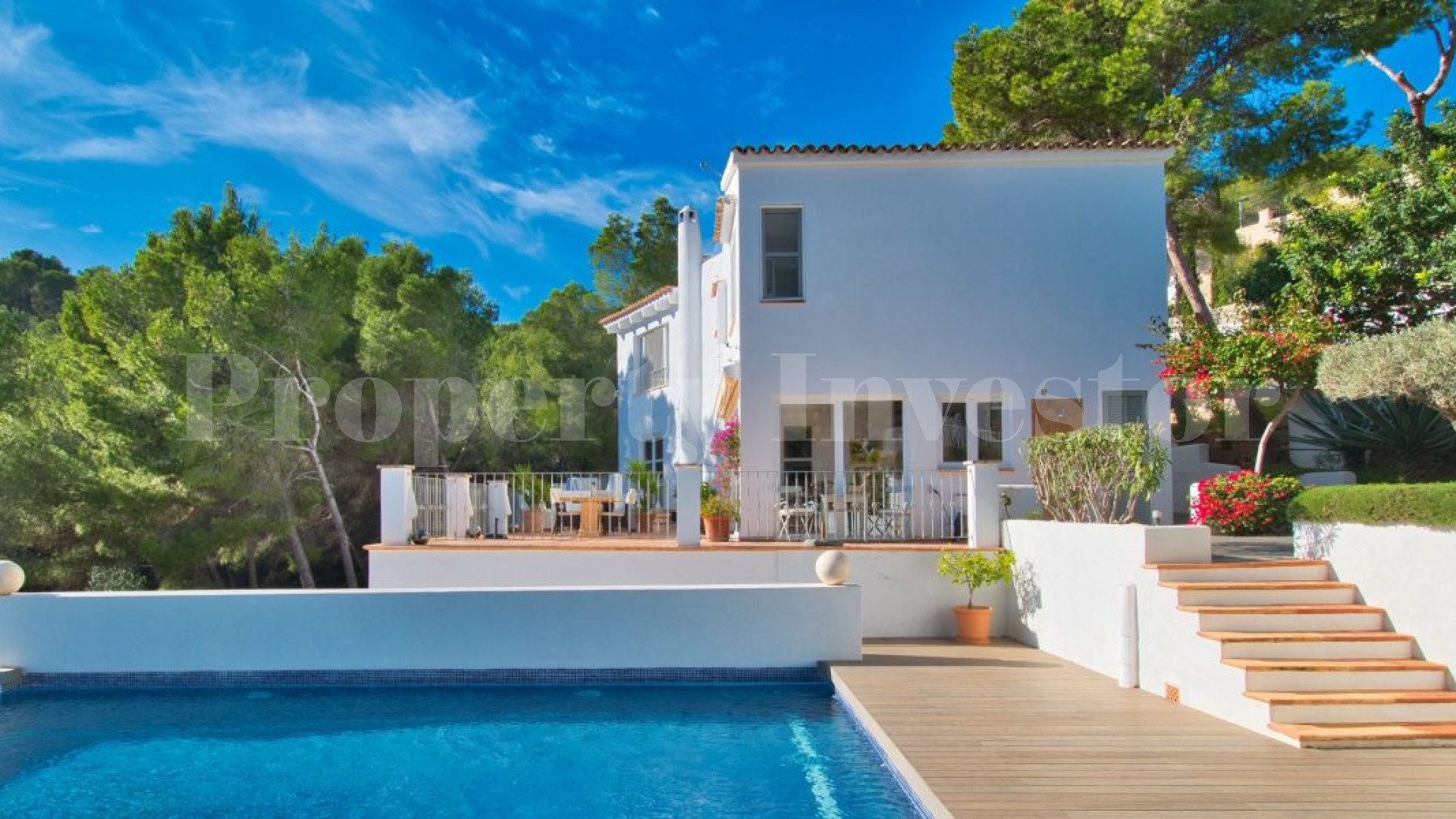 Средиземноморская вилла с видом на море с 4 спальнями в Камп-Де-Мар |  Property Investor