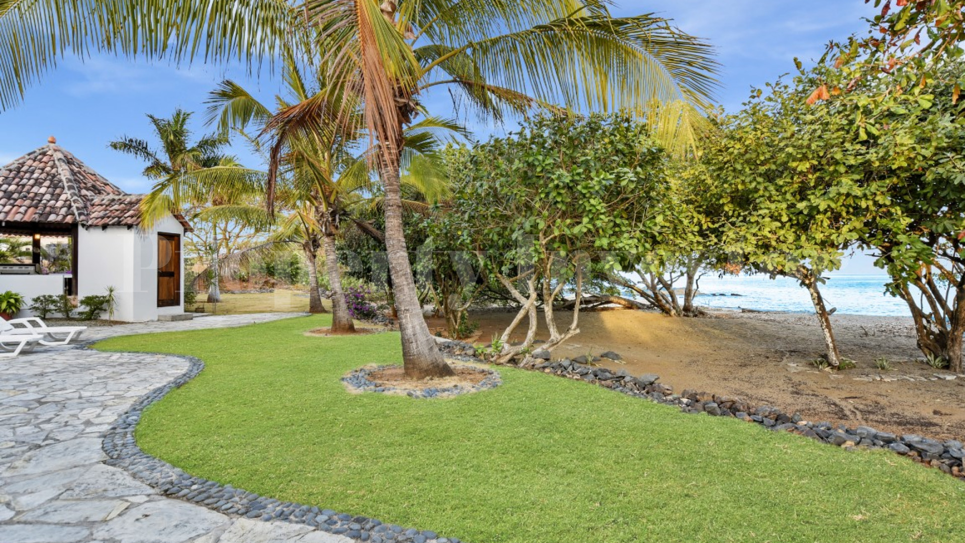 Elegant 4 Bedroom Beachfront Estate for Sale in Pedasi, Panama