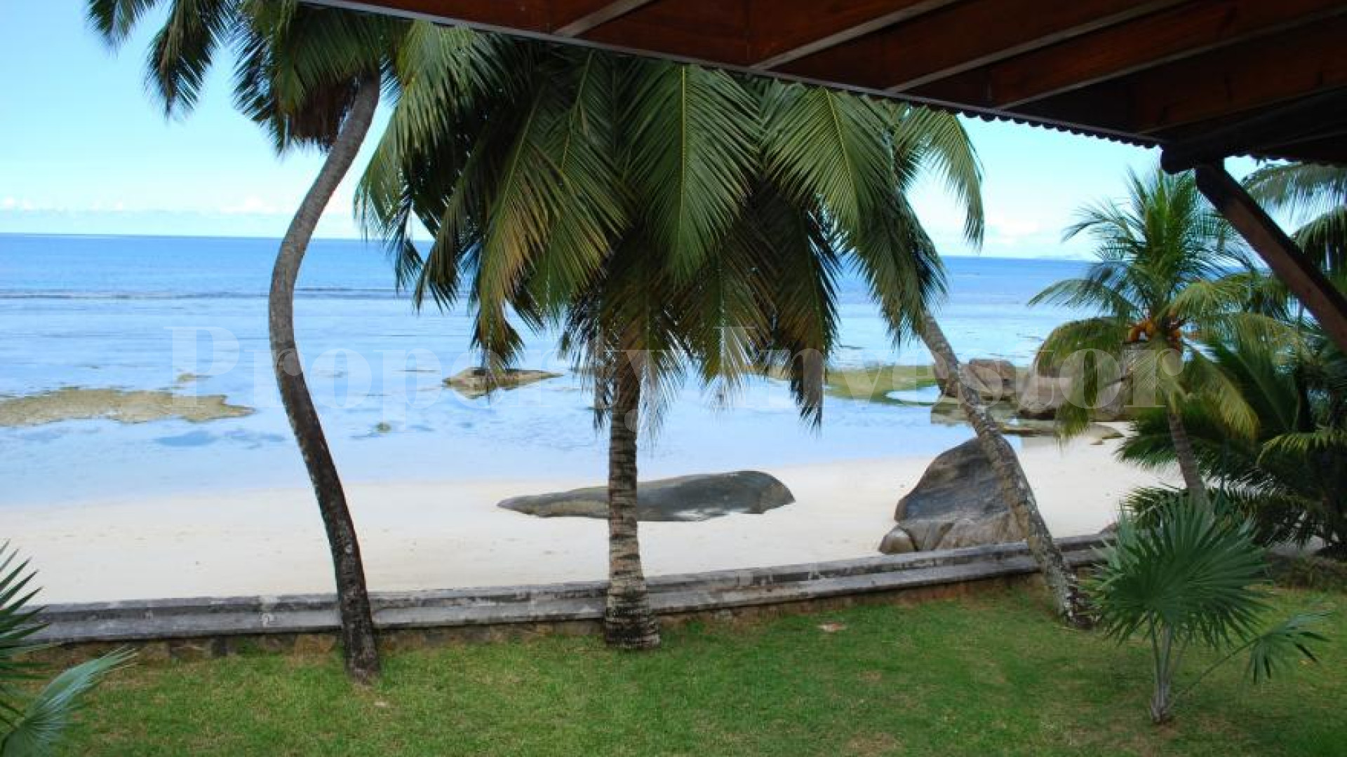 Эксклюзивная современная вилла с 3 спальнями прямо на пляже в Бо-Валлон, Сейшельские острова