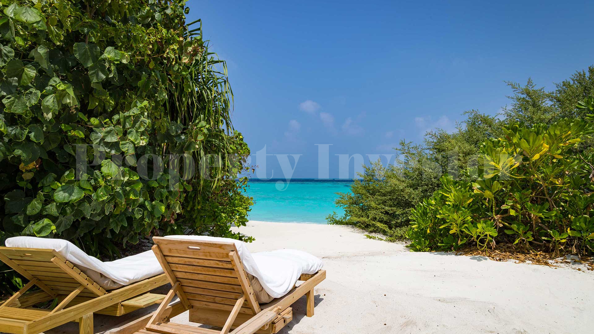 Частная роскошная резиденция с 3 спальнями на пляже на Мальдивах