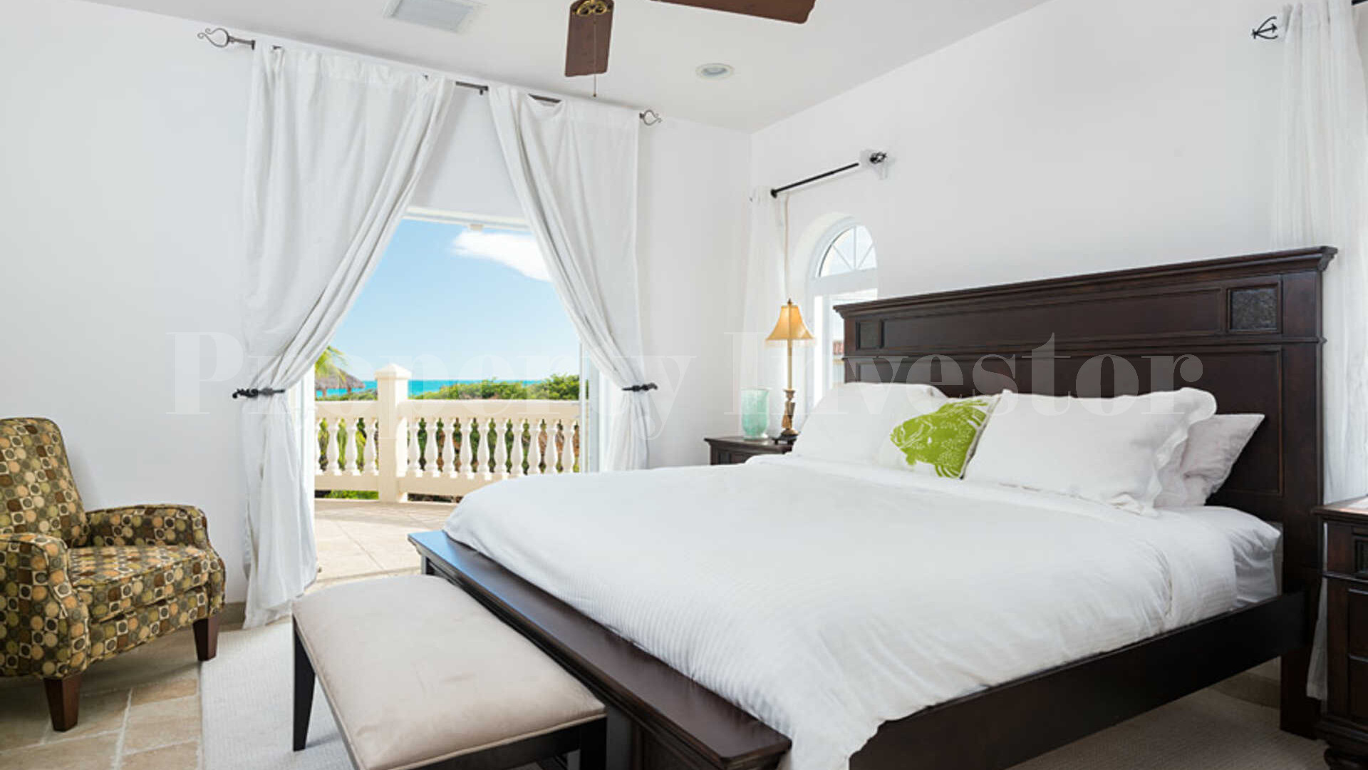 Популярная вилла с 7 спальнями на пляже под сдачу в аренду в Лонг Бэй, Тёркс и Кайкос