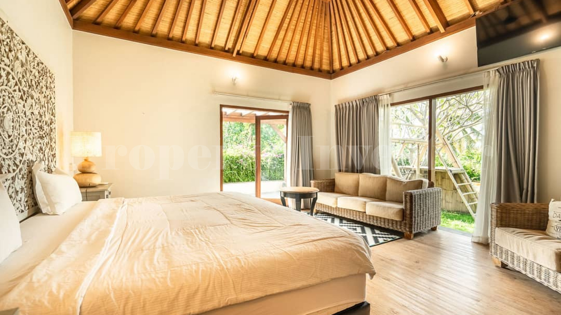 Ошеломительная вилла на 5 спален с потрясающим видом на долину с рекой в Табанане, Бали