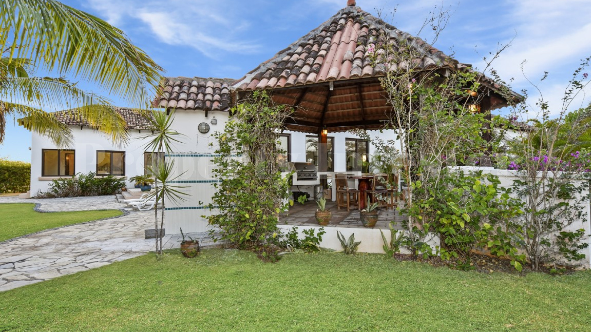 Elegant 4 Bedroom Beachfront Estate for Sale in Pedasi, Panama