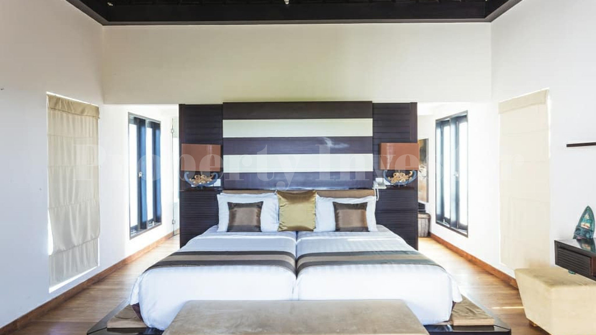 Изумительная современная вилла на 4 спальни с панорамным видом на океан в Улувату, Бали
