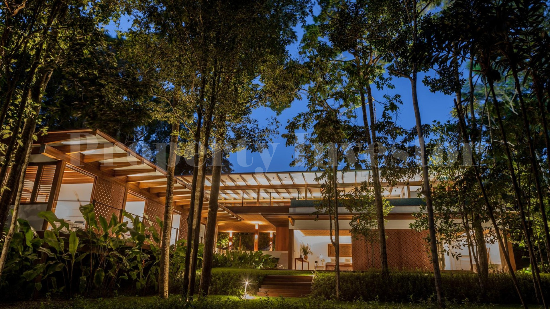 Неповторимая тропическая роскошная дизайнерская вилла на 6 спален в лесу в Транкосо, Бразилия