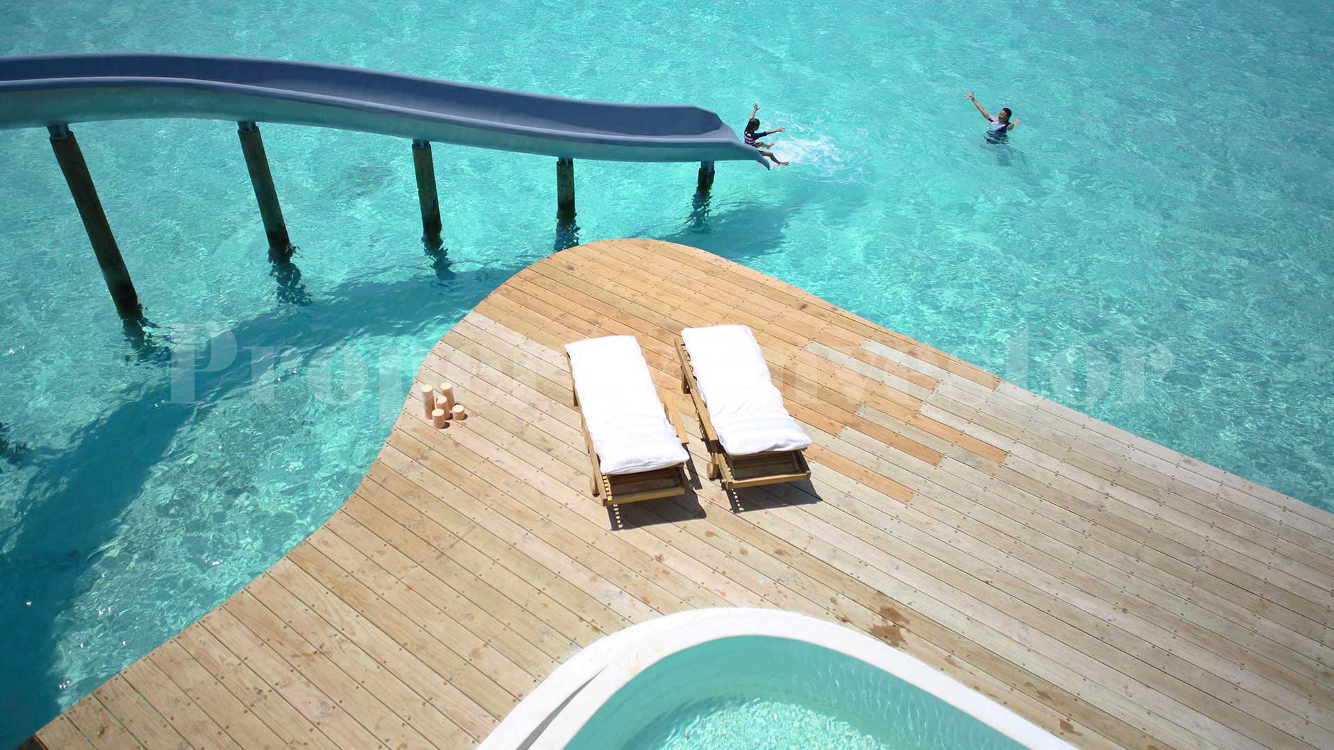 Вилла на воде с 1 спальней и водной горкой на Мальдивах