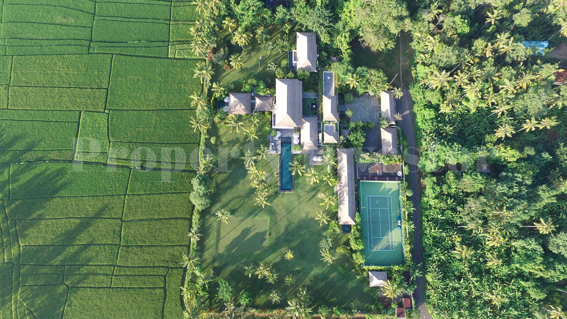 Продается невероятная роскошная резиденция на 8 спален с фантастическими садами в Табанане, Бали