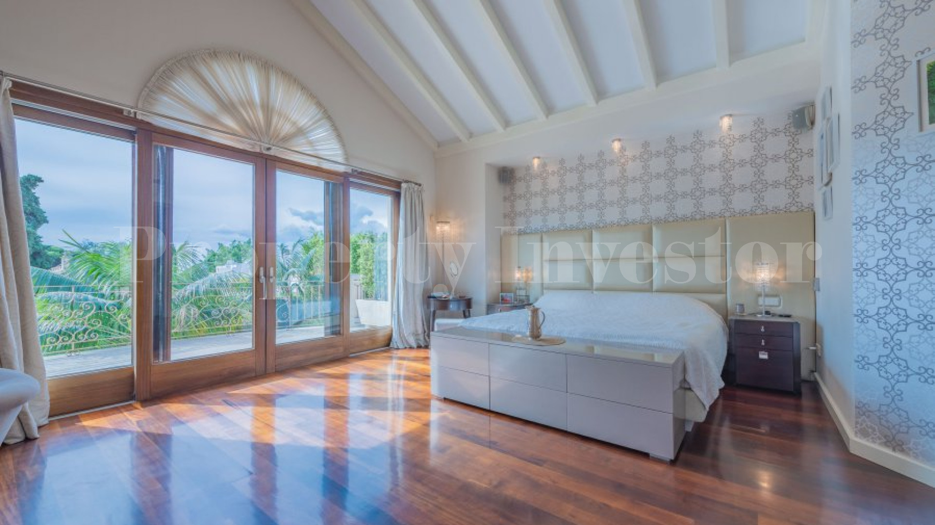 Classic 6 Bedroom Marbella Villa on the Golden Mile