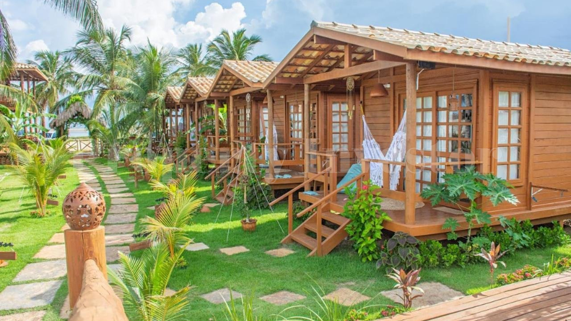 Продаётся полностью функционирующий отель для кайт-серферов на 10 шале на острове Гуажиру, Бразилия