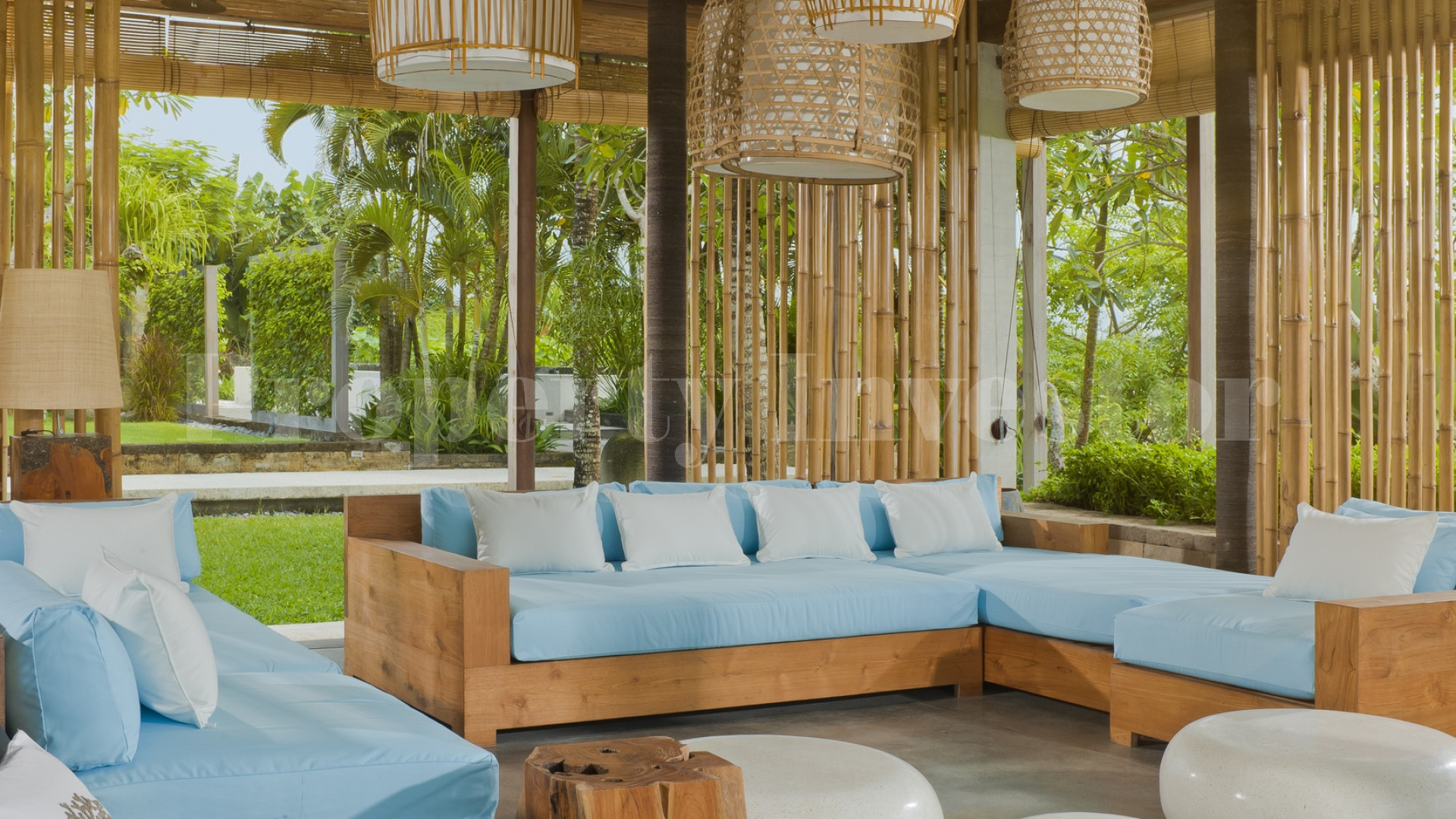 Шикарная вилла с 3 спальнями на побережье в Танах-Лот, Табанан, Бали
