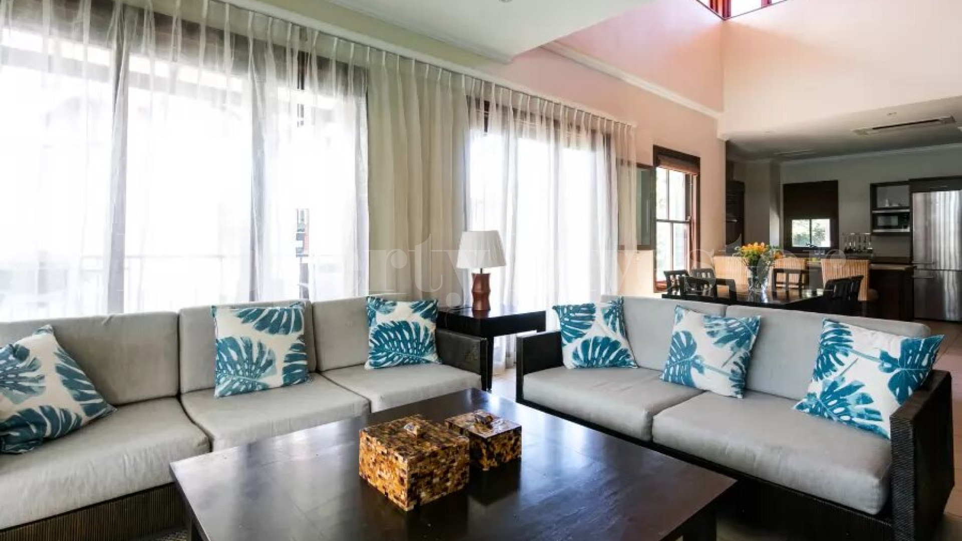 Красивые роскошные апартаменты на 3 спальни с балконами на острове Иден, Сейшелы