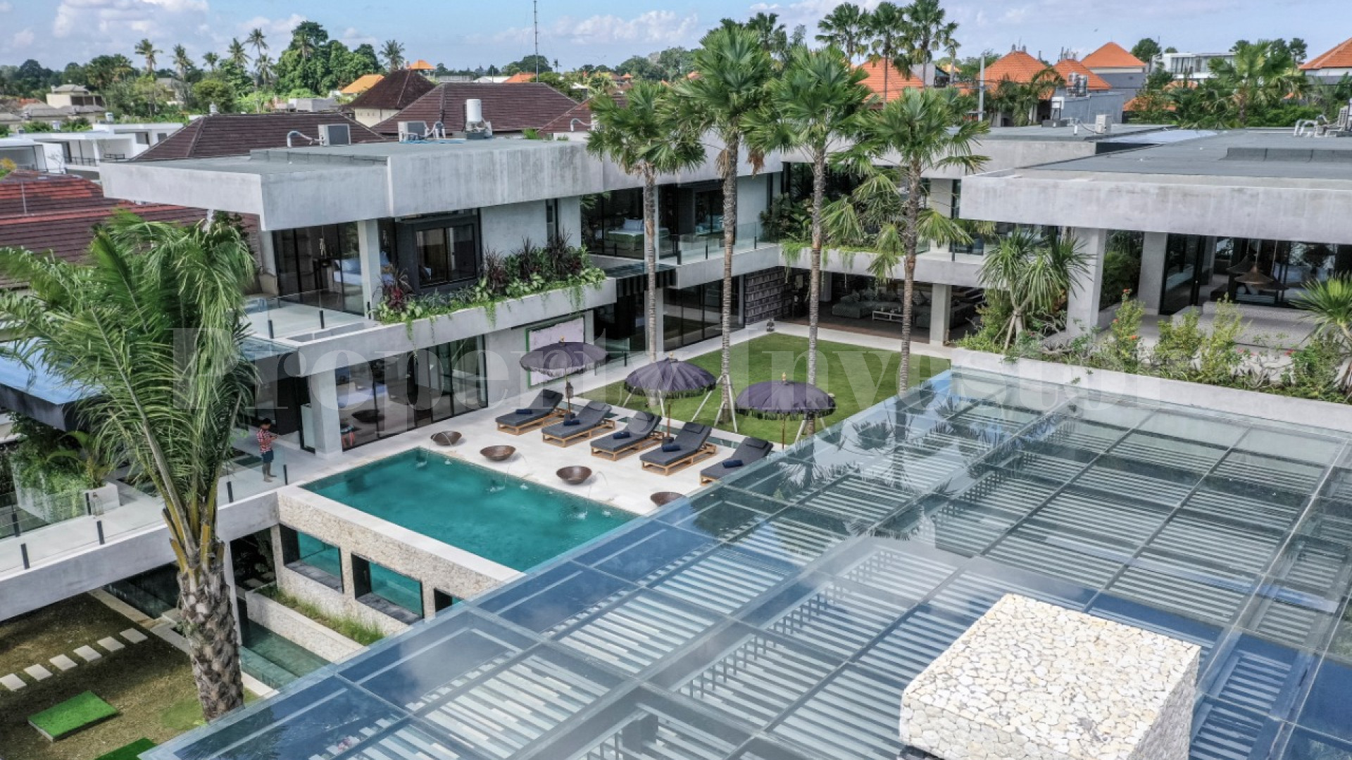 Новая 3-х этажная ультра-роскошная вилла на 15 спален с невероятными террасами и зонами отдыха в Переренан Чангу, Бали