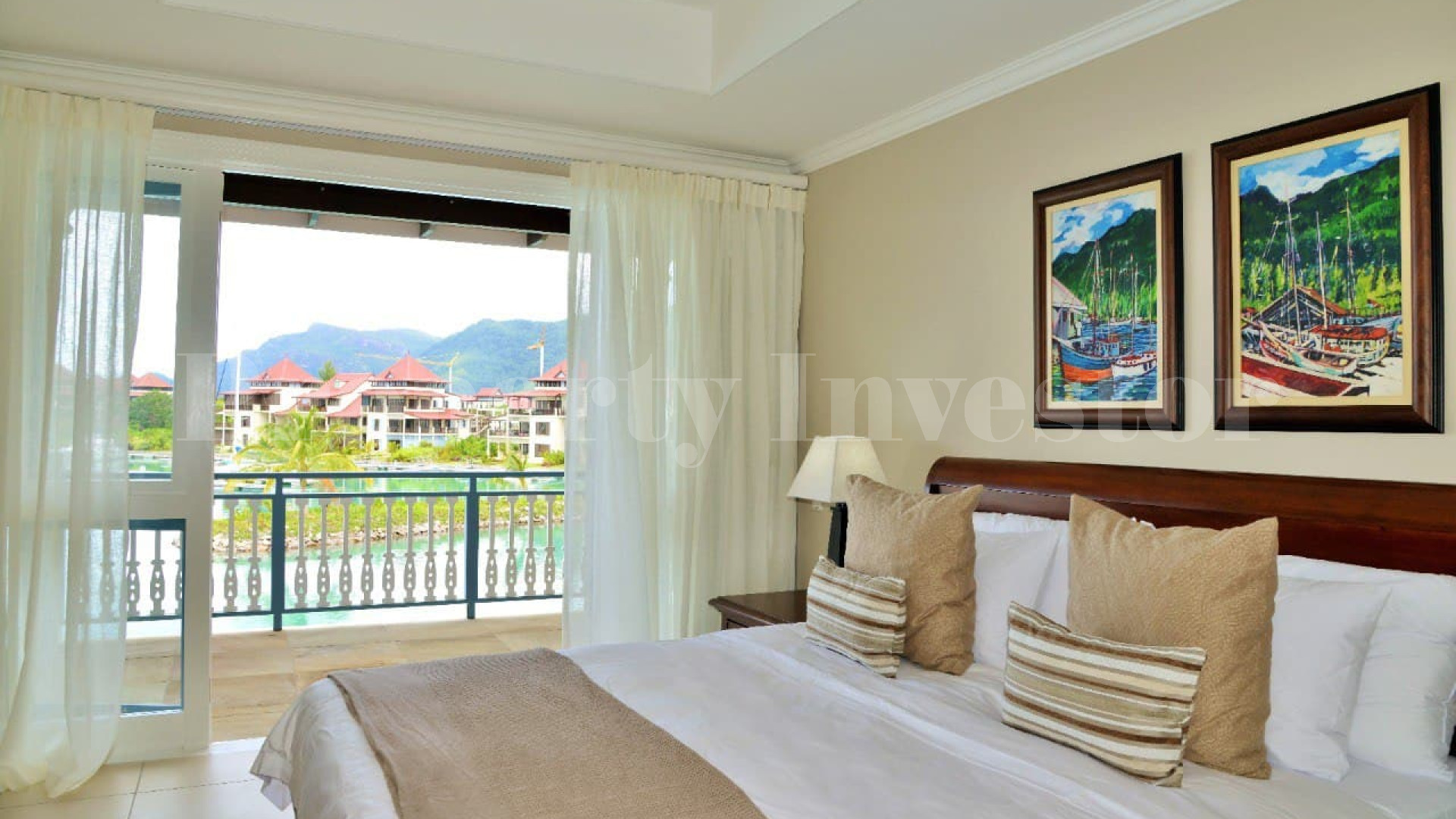 Изумительная роскошная вилла на 4 спальни с красивым видом на инфинити бассейн и марину на о.Иден, Сейшелы