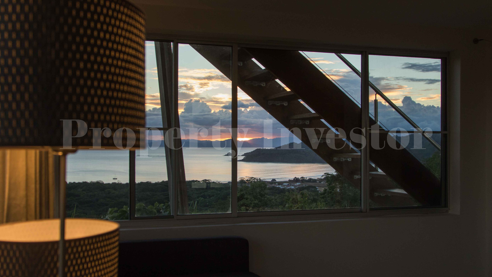 Продаётся потрясающий роскошный дом на 4 спальни с панорамным видом на 360 градусов на океан в Плайя Венао, Панама