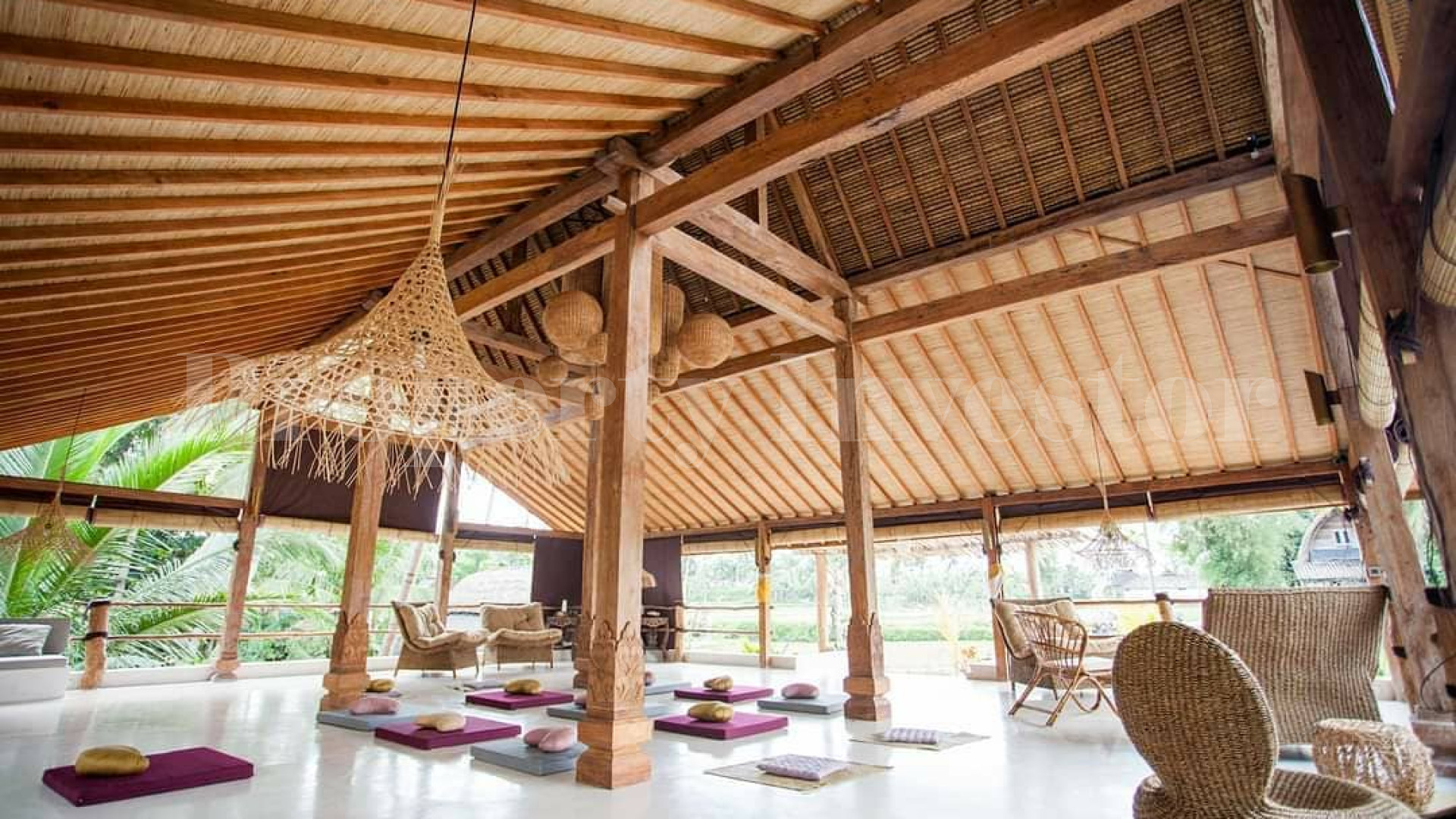 Стильная тропическая дизайнерская вилла на 3 спальни в Убуде, Бали