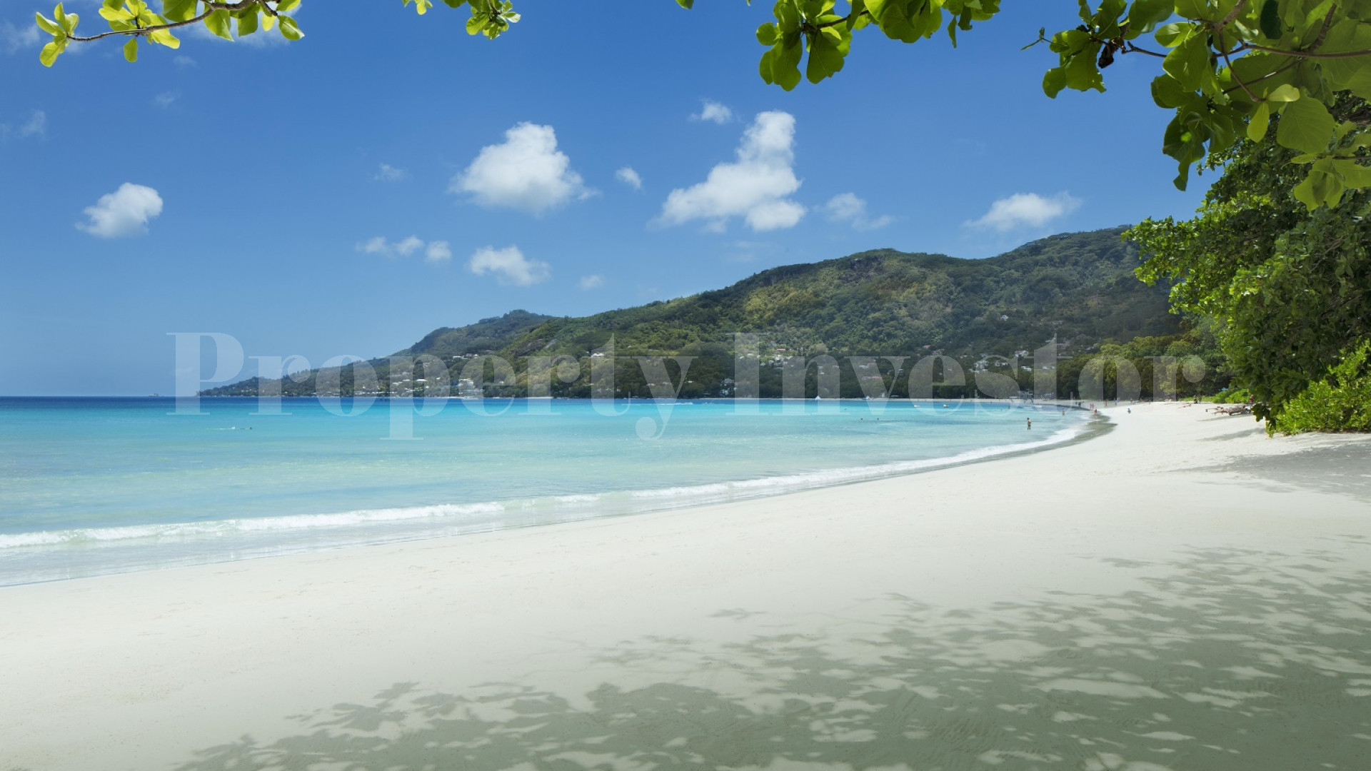 Восхитительный участок земли 0,16 га с панорамным видом на море рядом с пляжем Бо-Валлон на Сейшелах