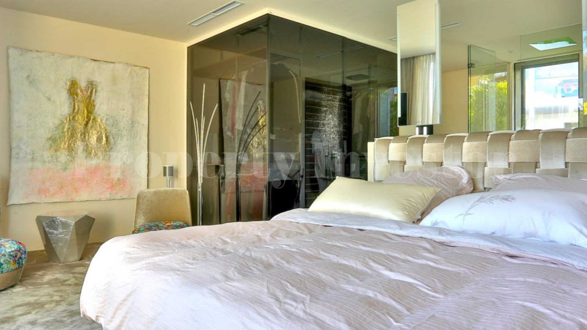 Впечатляющая дизайнерская вилла с 5 спальнями в Нова Санта Понса
