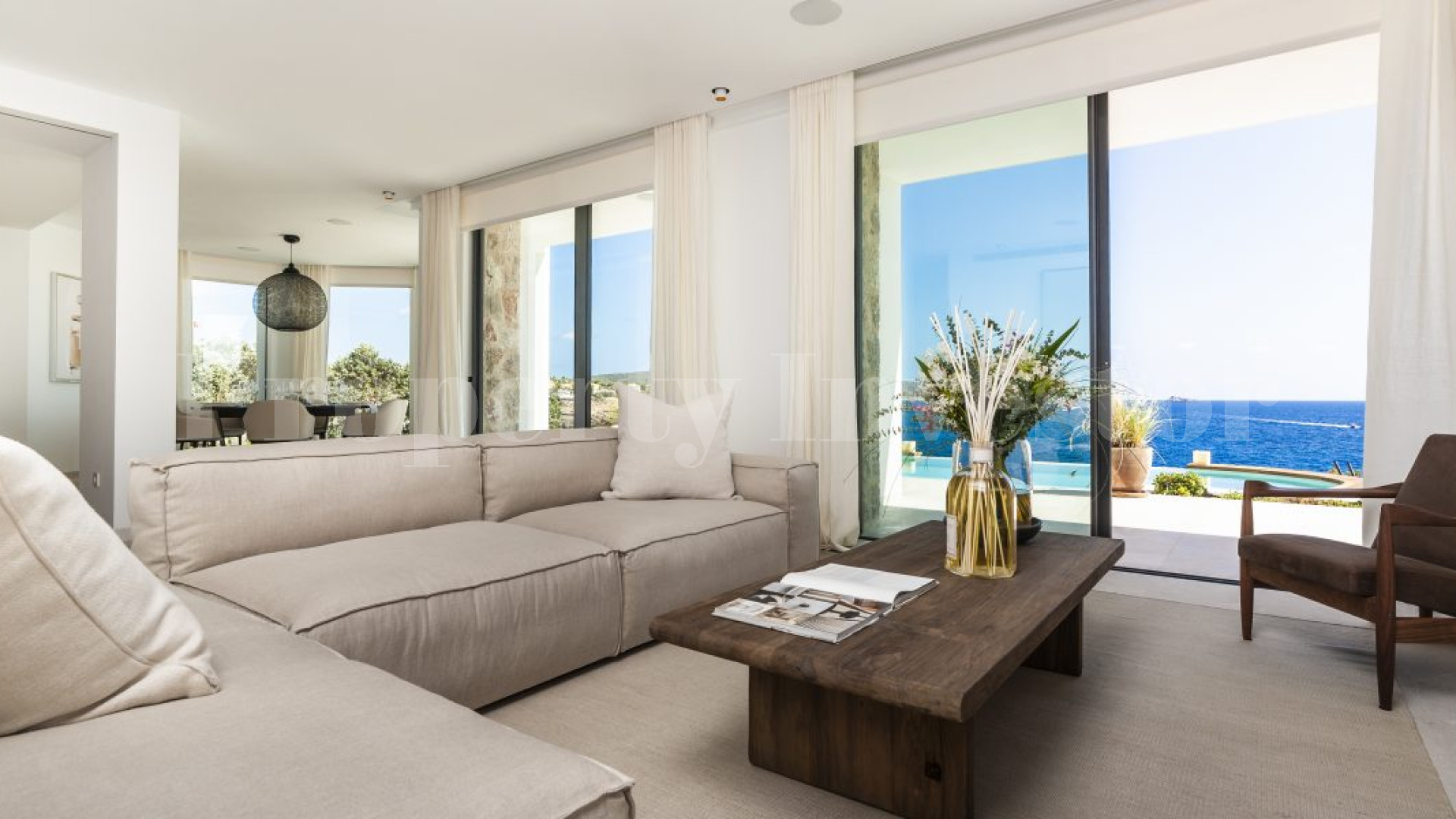 Stunning 4 Bedroom Seafront Villa in Nova Santa Ponsa