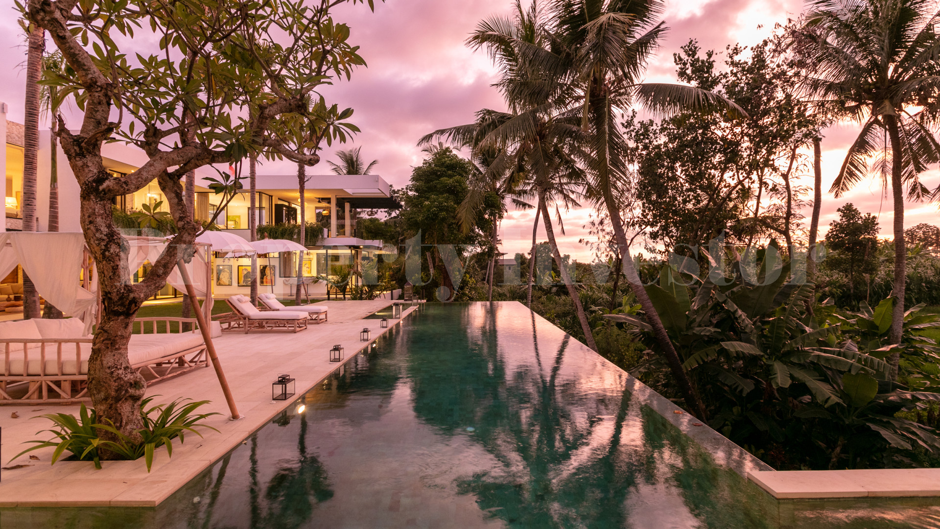 Захватывающая ультра-современная роскошная вилла на 7 спален с невероятным инфинити бассейном и зонами отдыха в Переренан-Чангу, Бали