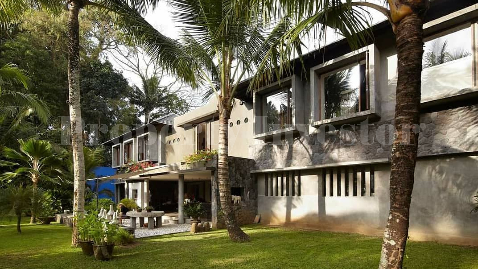 Уникальный дизайнерский дом на берегу реки с 2 спальнями с видом на джунгли на юге Убуда, Бали