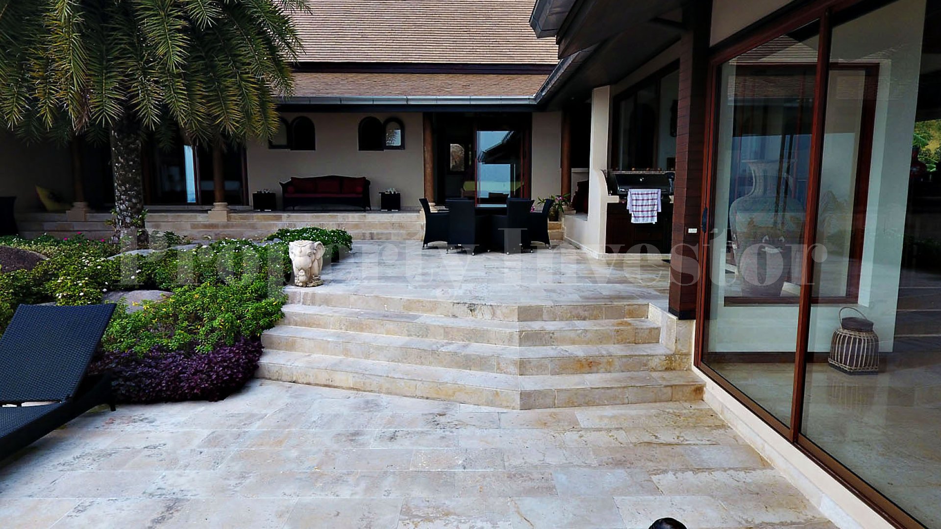 Hilltop seaview villa