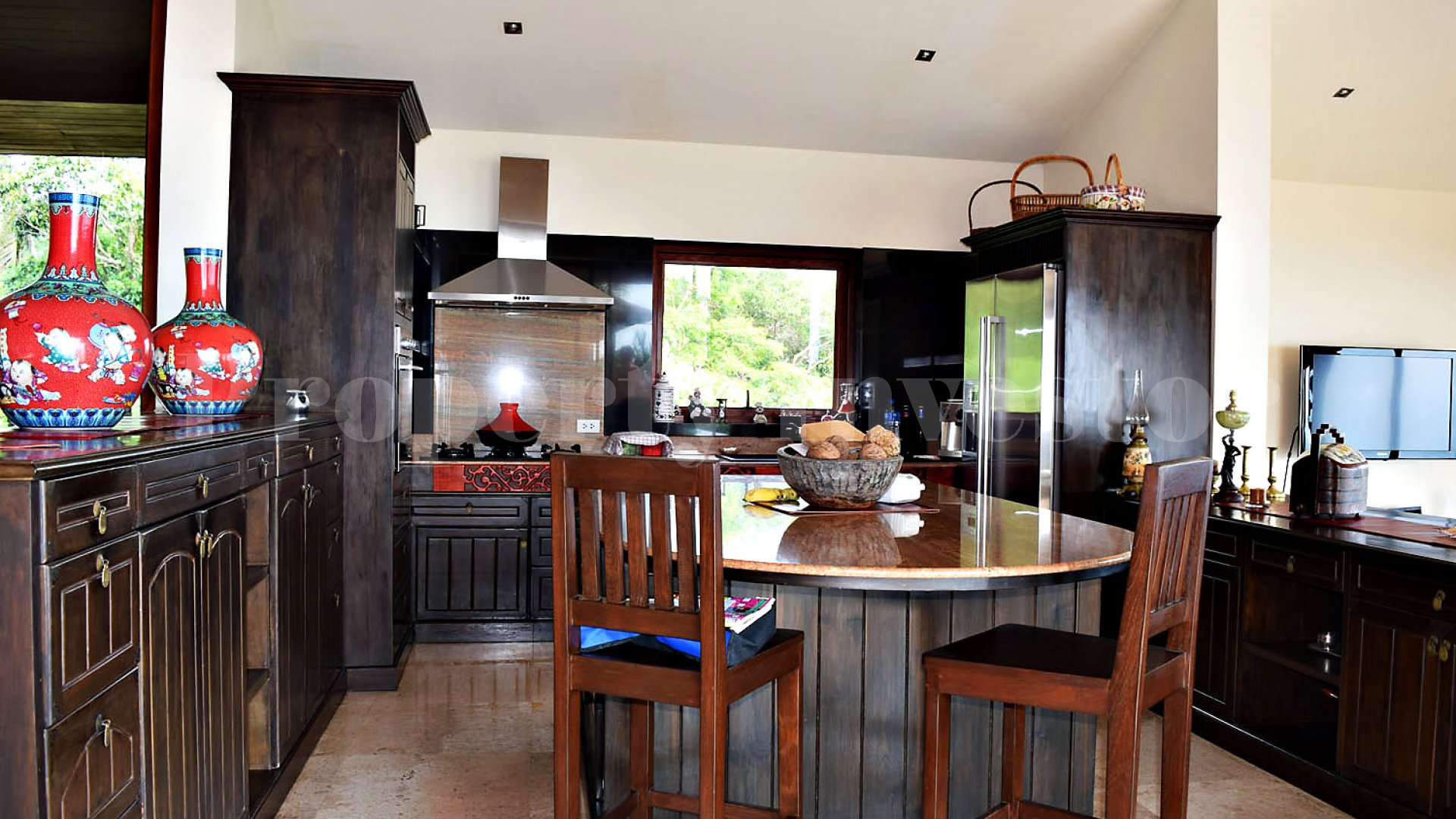 Hilltop seaview villa